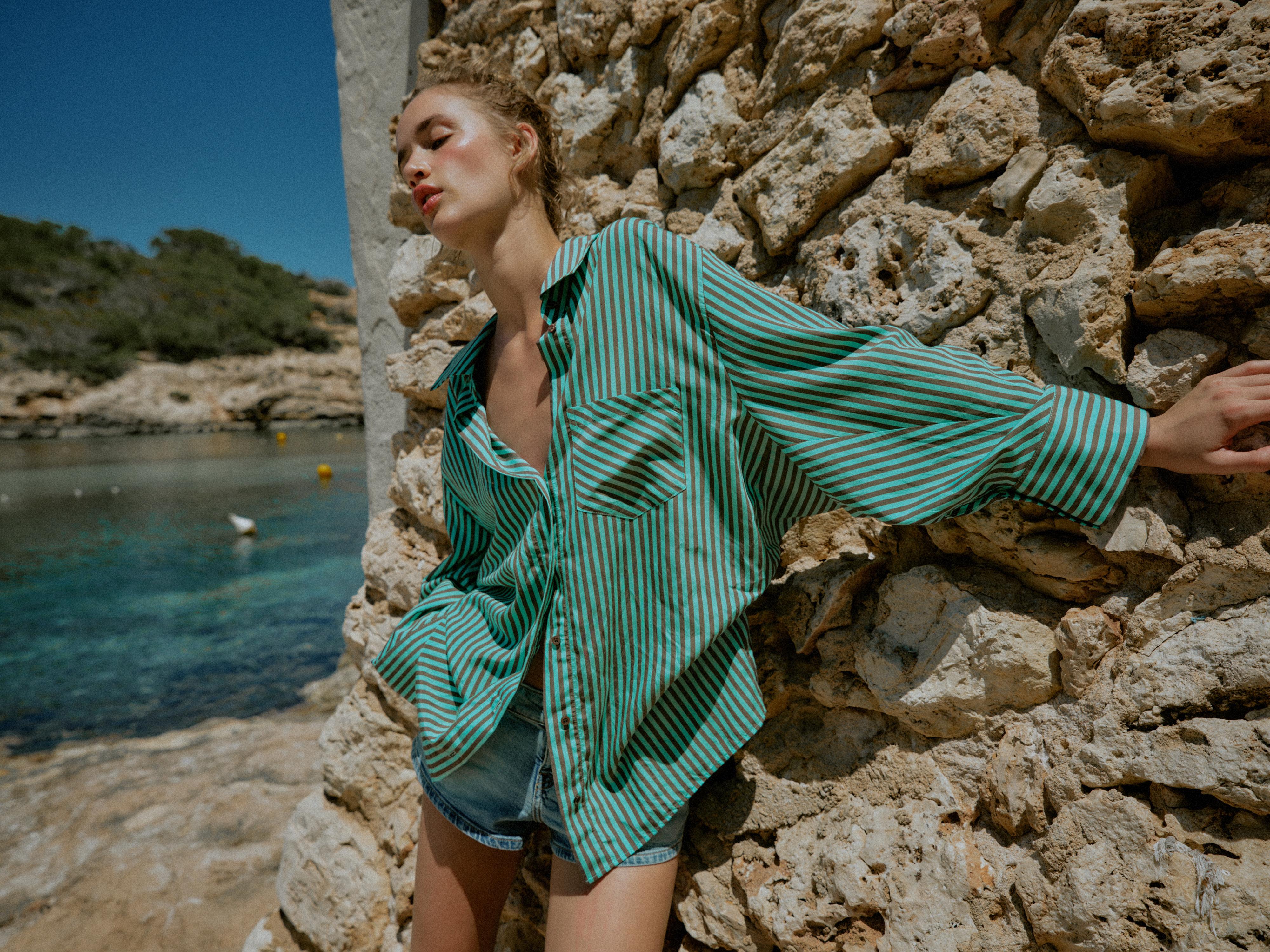 OVERSIZED STRIPED SHIRT