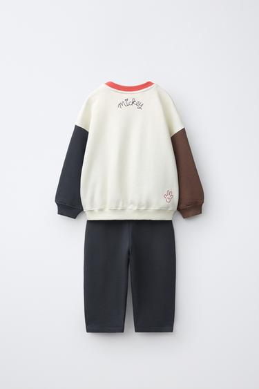 CONJUNTO JOGGING SUDADERA Y PANTALÓN BORDADO MICKEY MOUSE © DISNEY - Azul de Zara