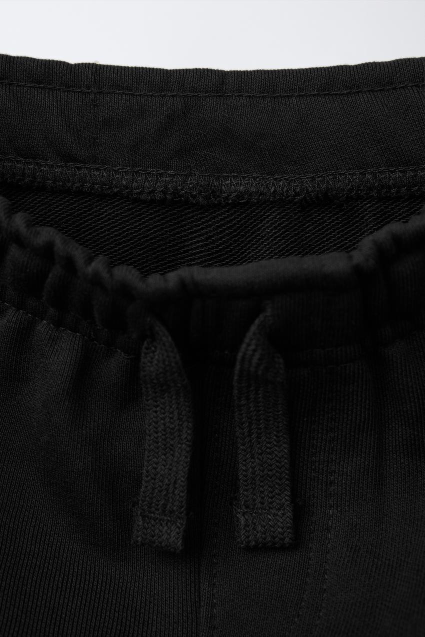 STRAIGHT FIT EMBOSSED TEXT TERRY SHORTS