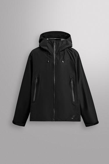 CAZADORA TÉCNICA SHELL WATERPROOF - Negro de Zara