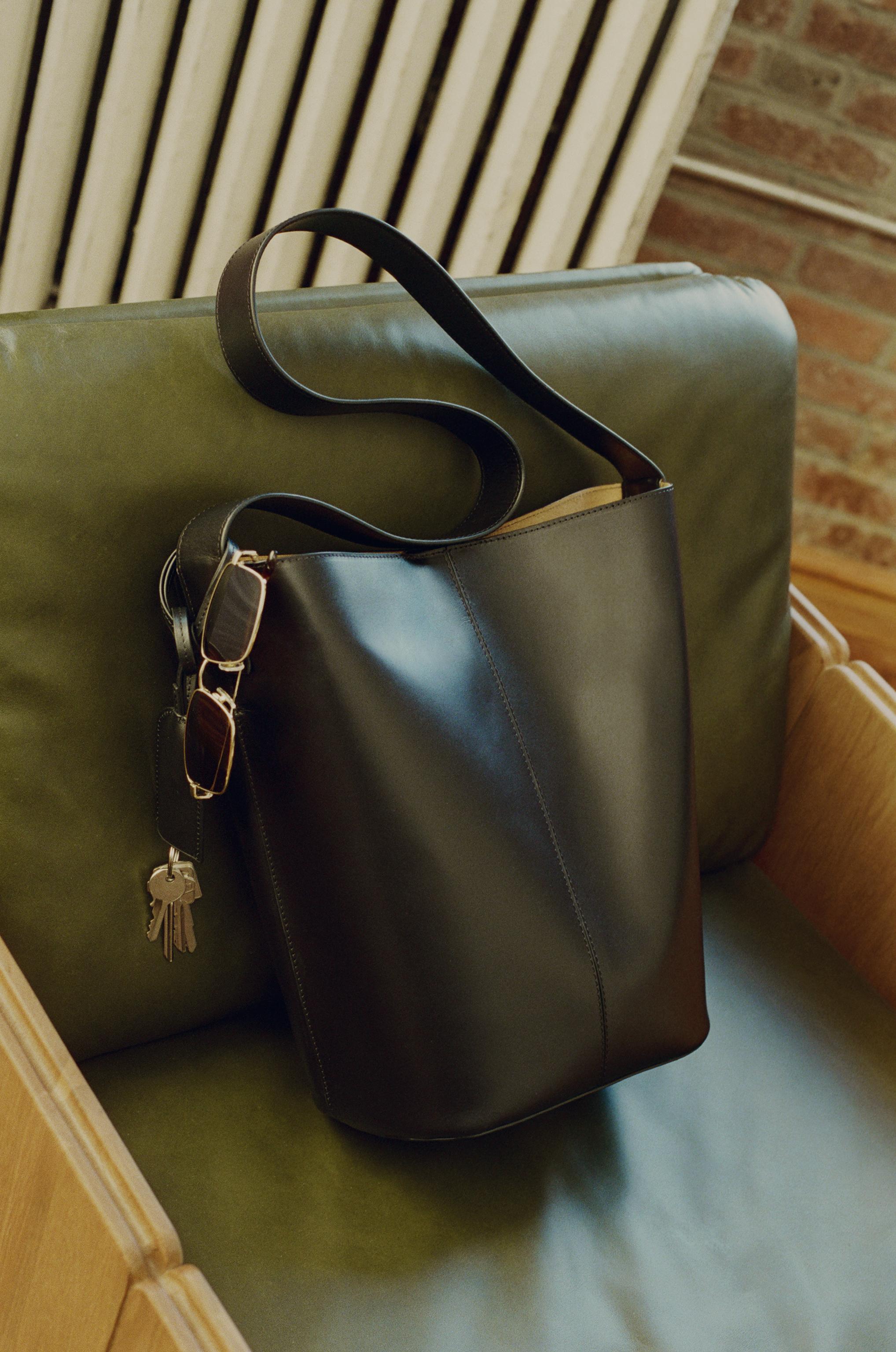 ZARA トートバッグ ボストンバッグ　レザー ZARA新作！上品なボストンバッグの魅力とおすすめポイント