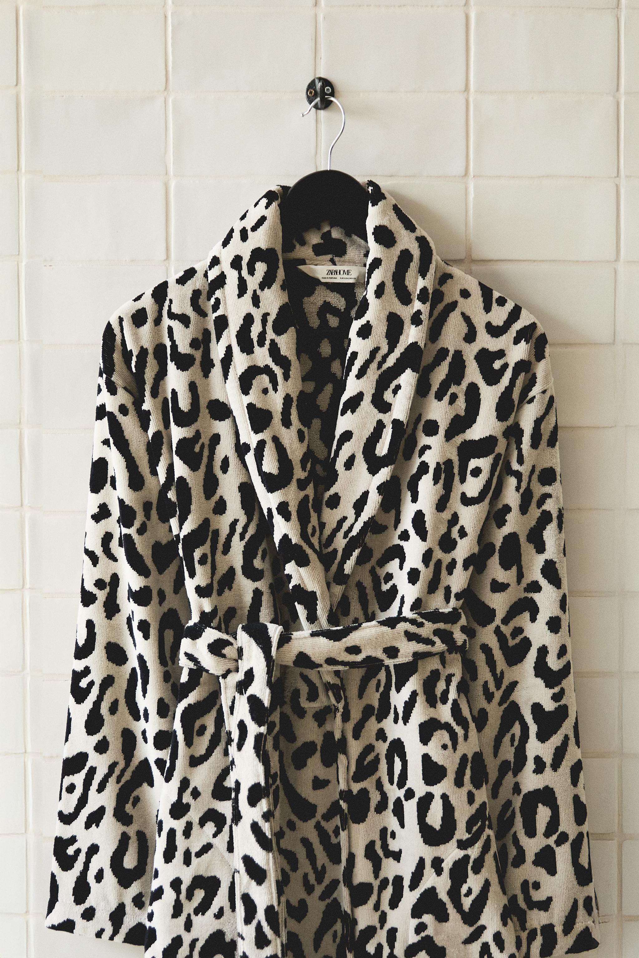 ANIMAL PRINT VELOUR BATHROBE — Sand / Black