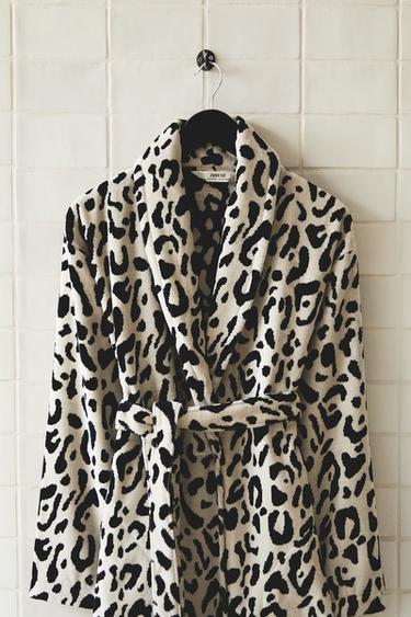 ANIMAL PRINT VELOUR DRESSING GOWN - Sand / Black by Zara