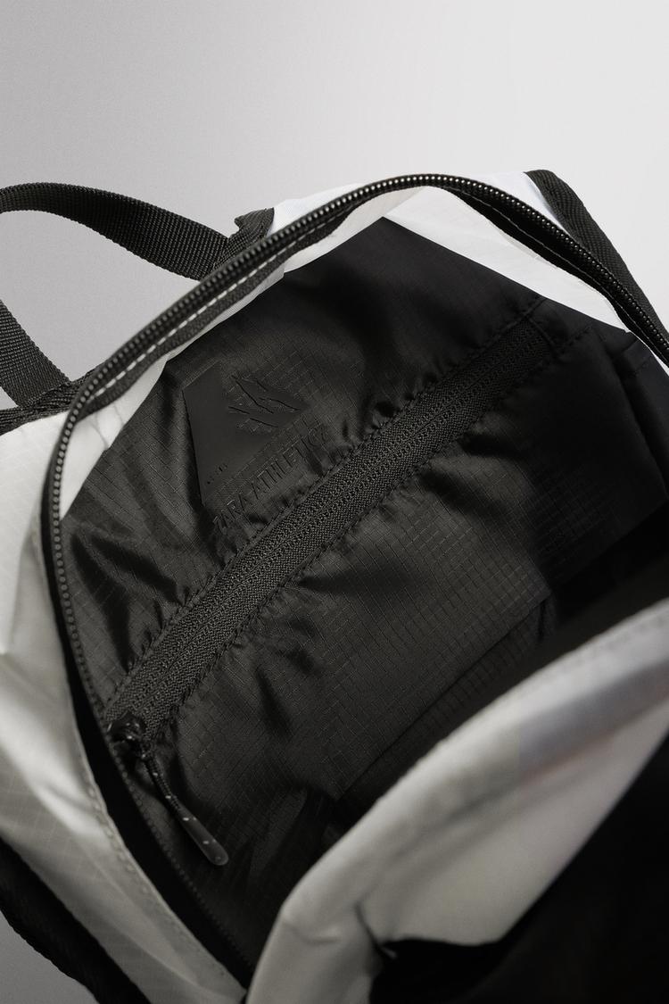 Mochila deportiva de 25L con múltiples bolsillos 4
