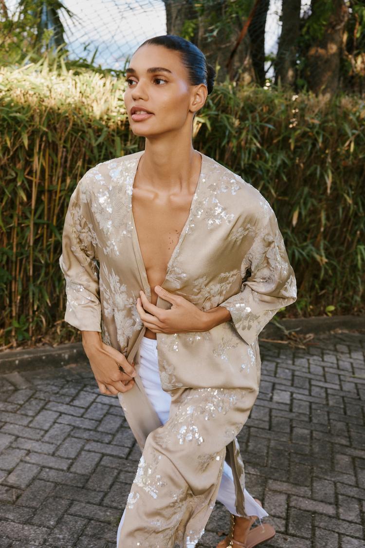 ABRIGO KIMONO LENTEJUELAS Beige ZARA España