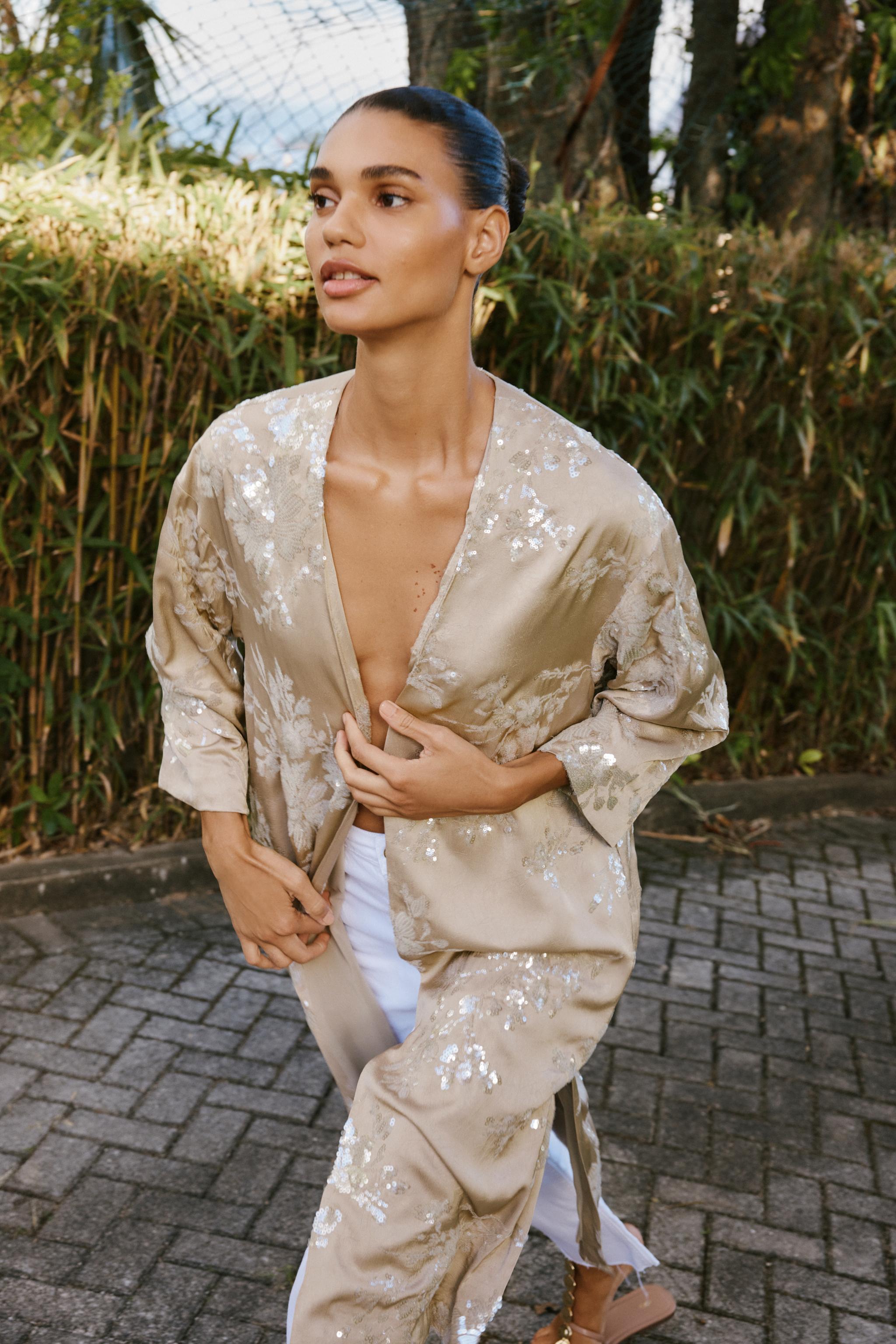 ABRIGO KIMONO LENTEJUELAS Beige ZARA España - Main Image