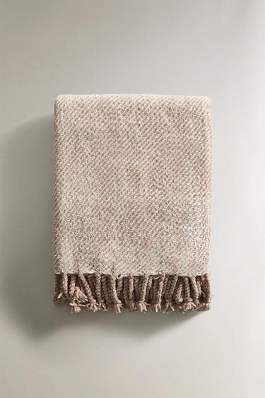 FRINGED DECORATIVE THROW - Pink by Zara