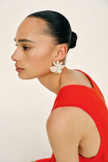 PENDIENTES FLOR PERLAS -  de Zara