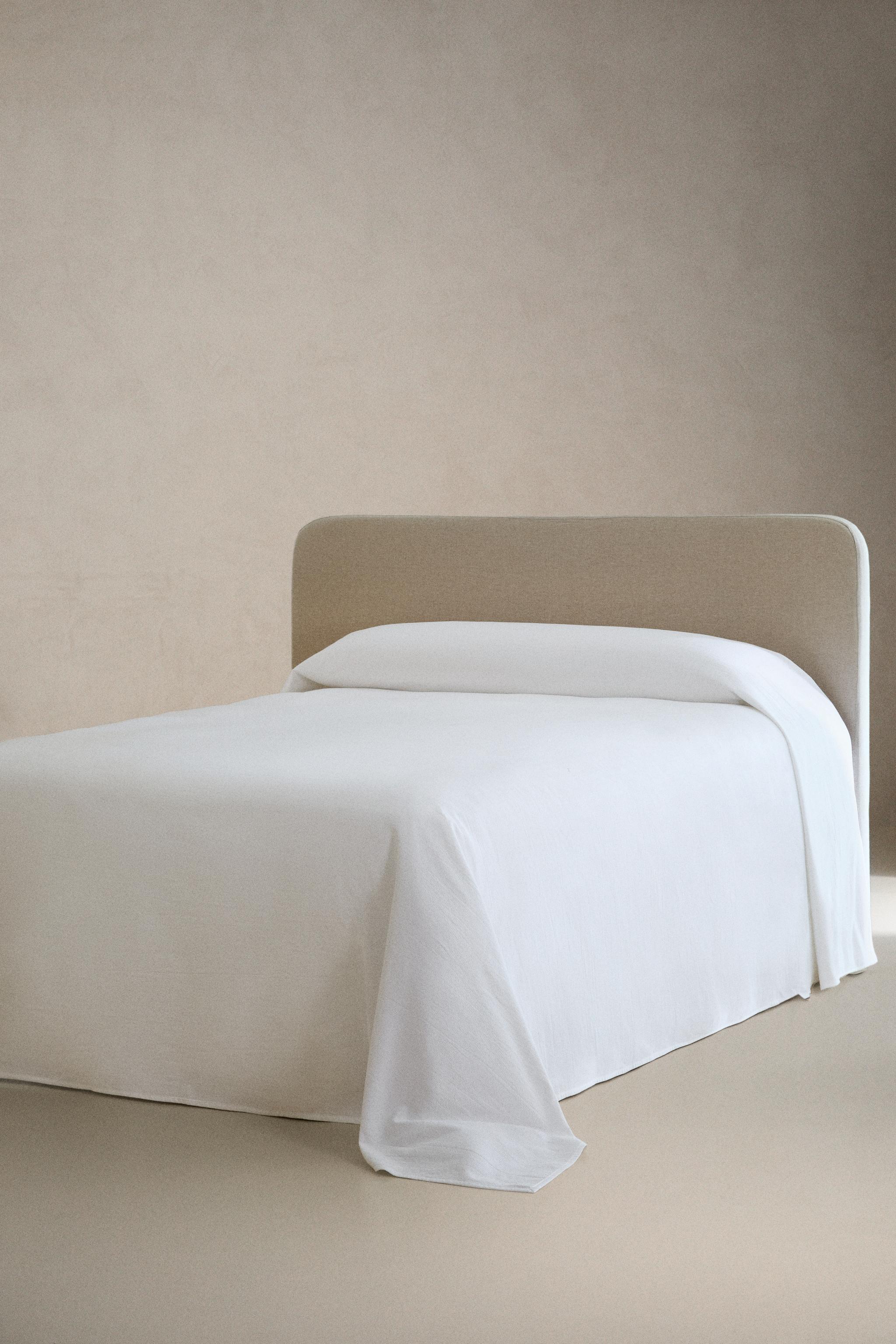 STRIPED TEXTURED BEDSPREAD