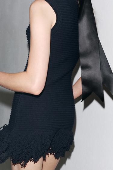ROBE EN MAILLE QUADRILLÉE À FRANGES - Bleu marine de Zara - Image 2