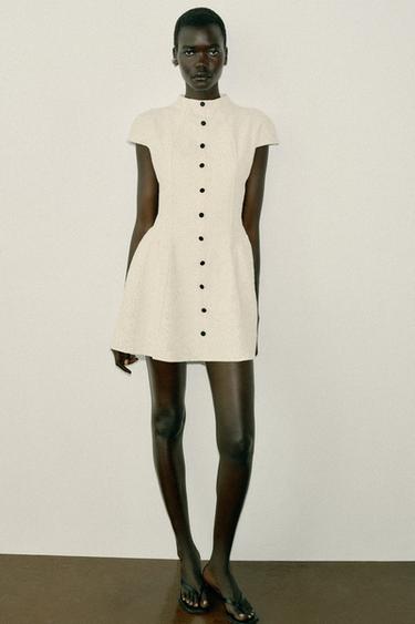 VESTIDO CORTO ENCAJE BOTONES CONTRASTE - Crudo de Zara