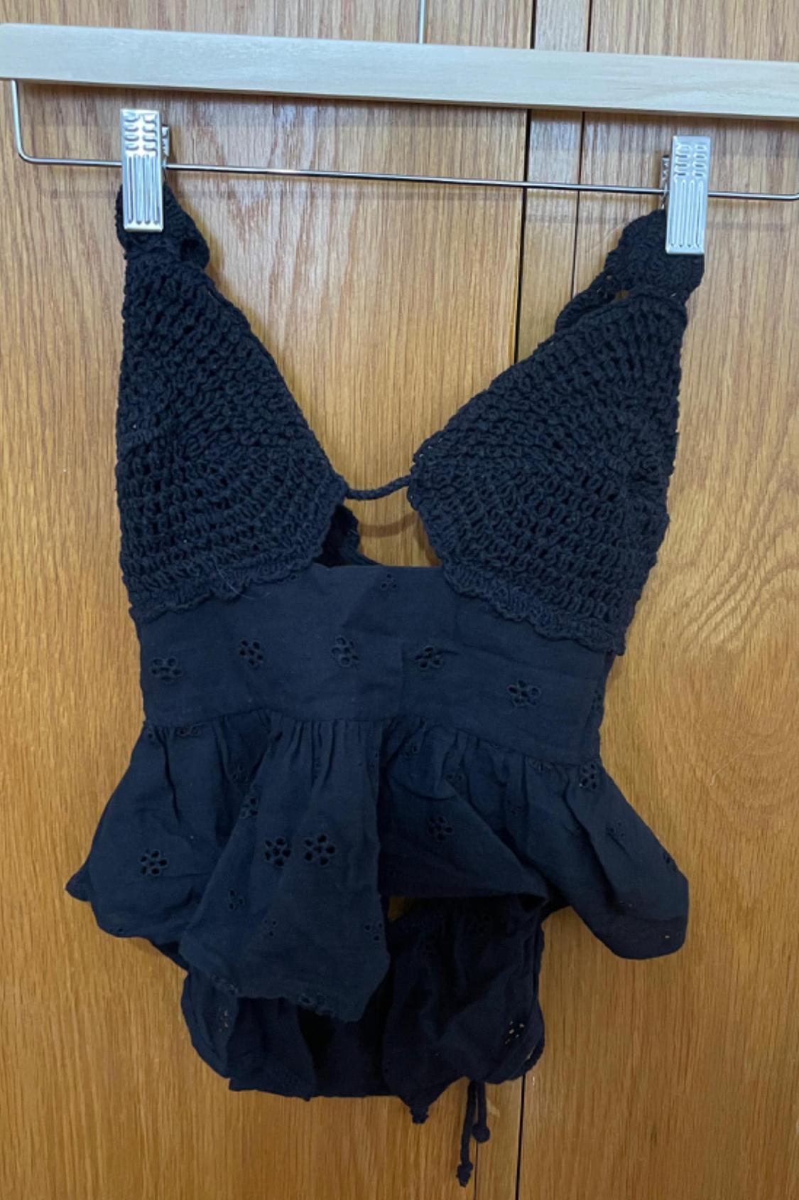 CROCHET CROP TOP