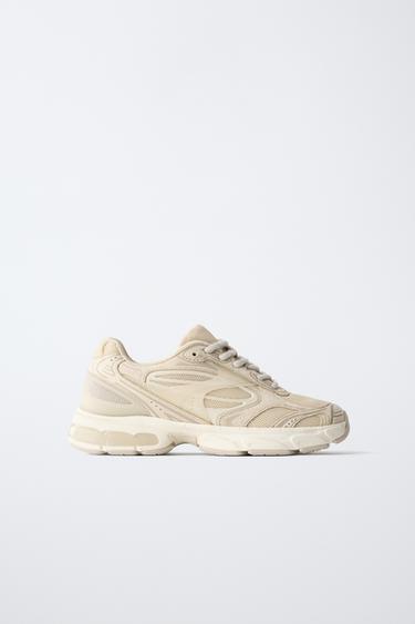 حذاء رياضي شبكي - بني رملي الخاص بـ Zara