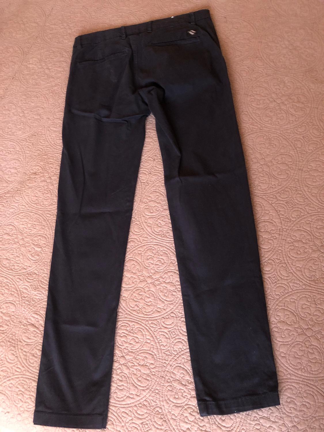 CHINOS - Image 2