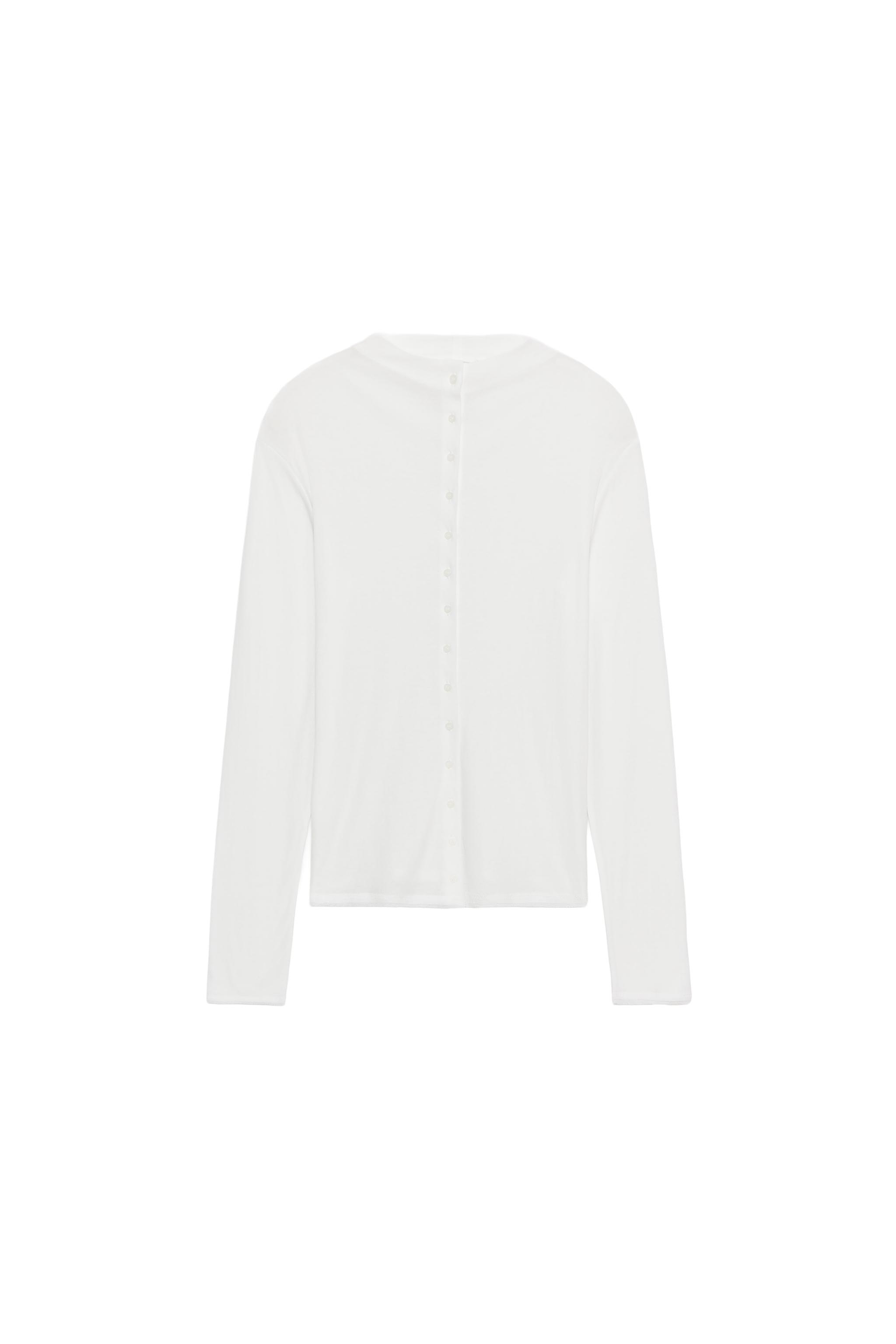 CAMISETA CUELLO ALTO BOTONES