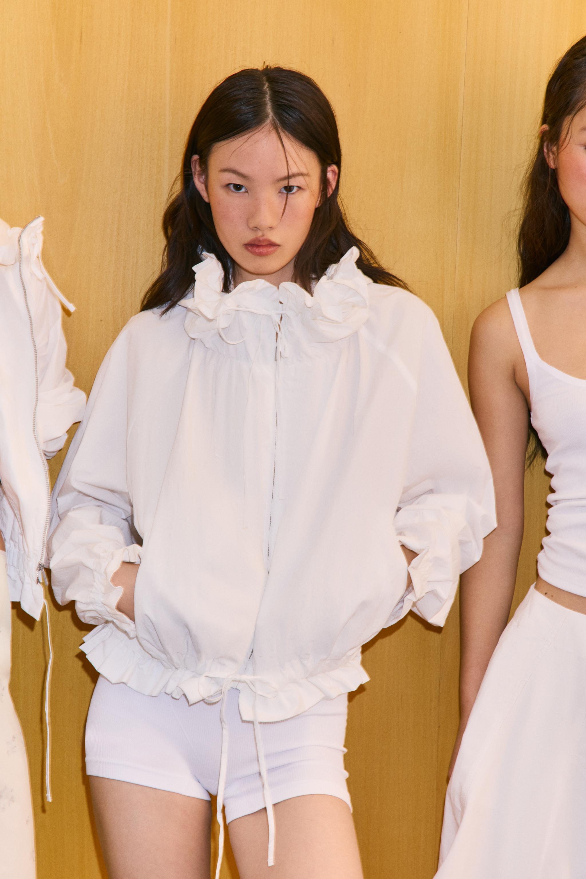 ザラ フリルトリム ジップアップジャケット ホワイト XS RUFFLED ZIP-UP JACKET - White | ZARA United States
