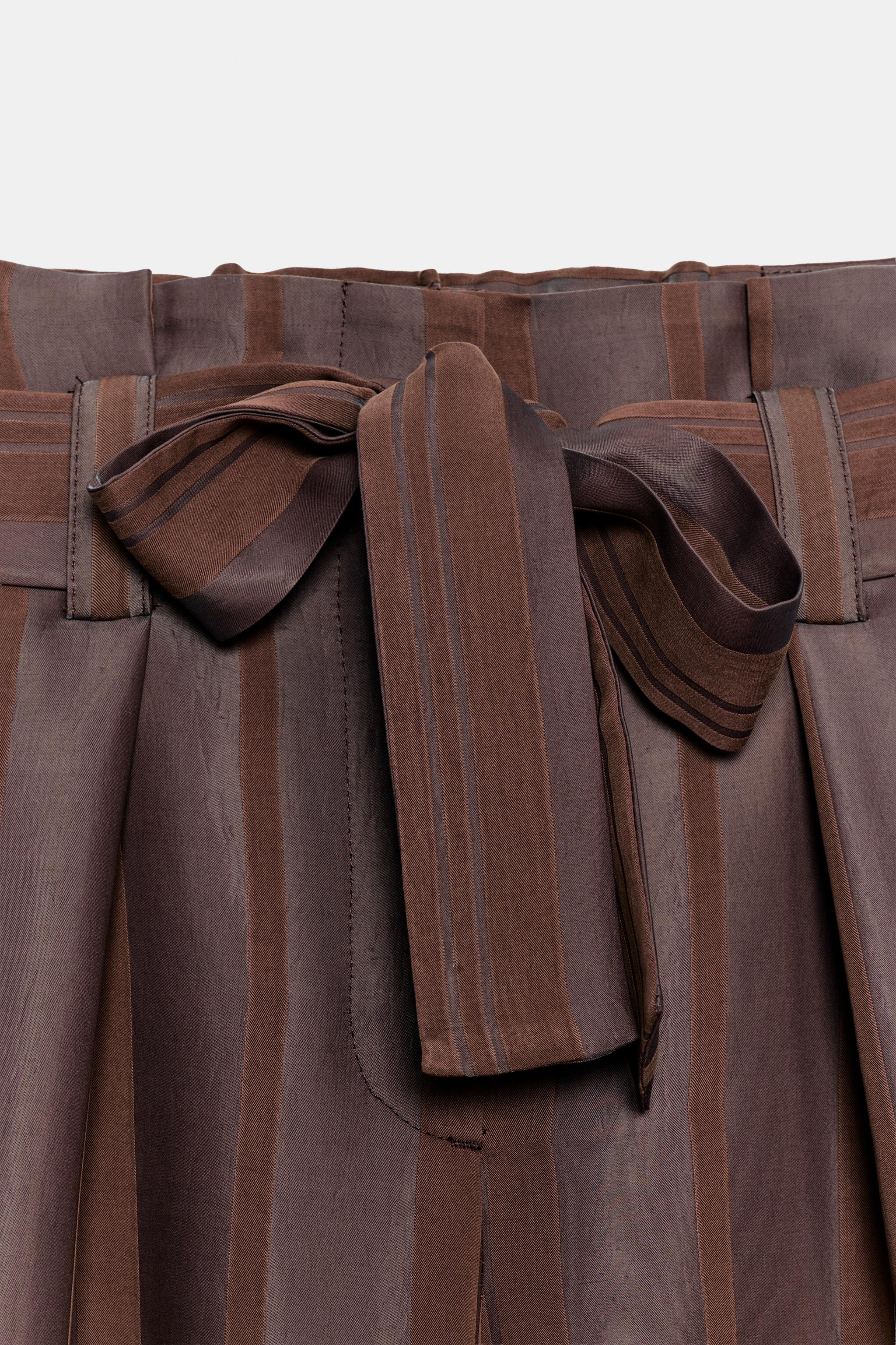 PANTALON PAPERBAG À RAYURES ET CEINTURE