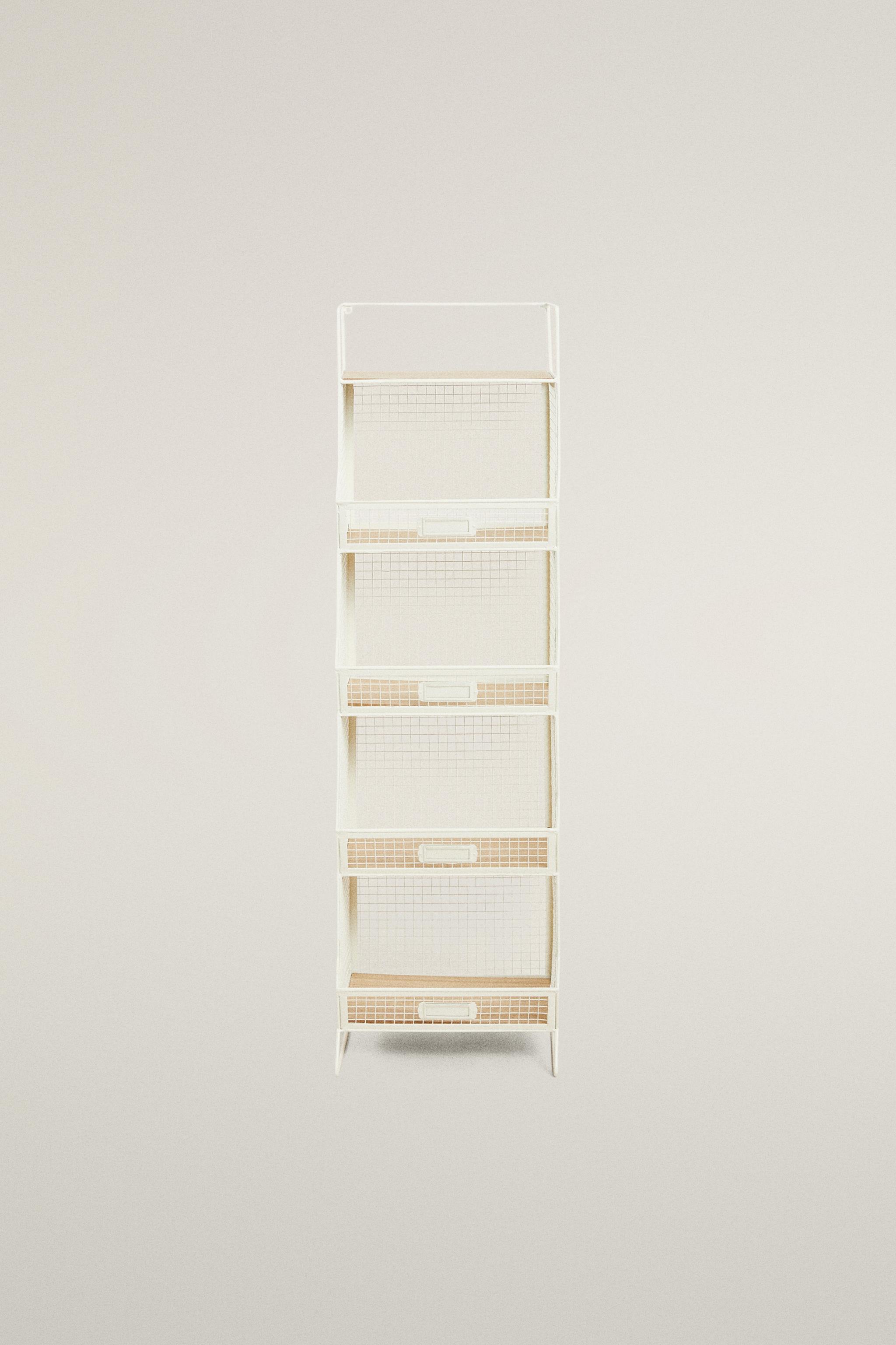 STORAGE UNIT WITH SHELVES