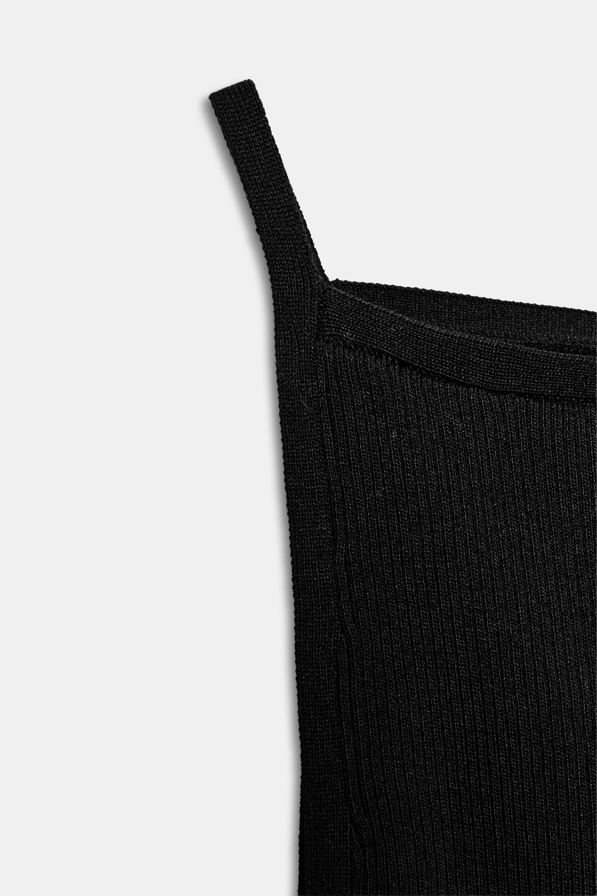 RIBBED KNIT HALTER TOP