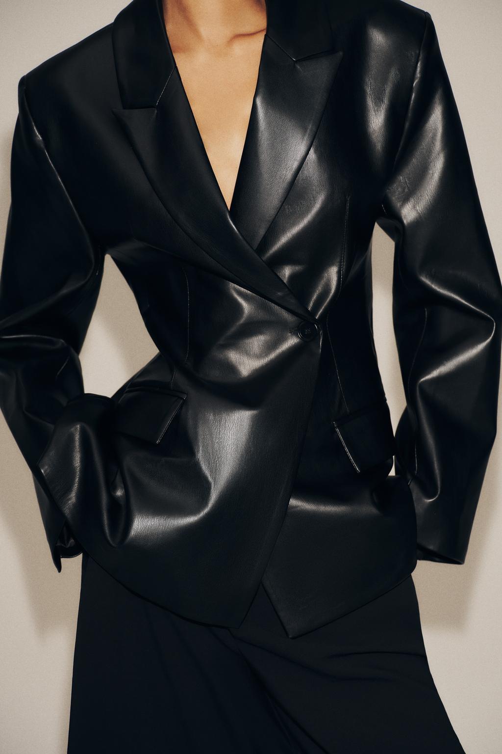 BLAZER EFECTO PIEL ENTALLADA