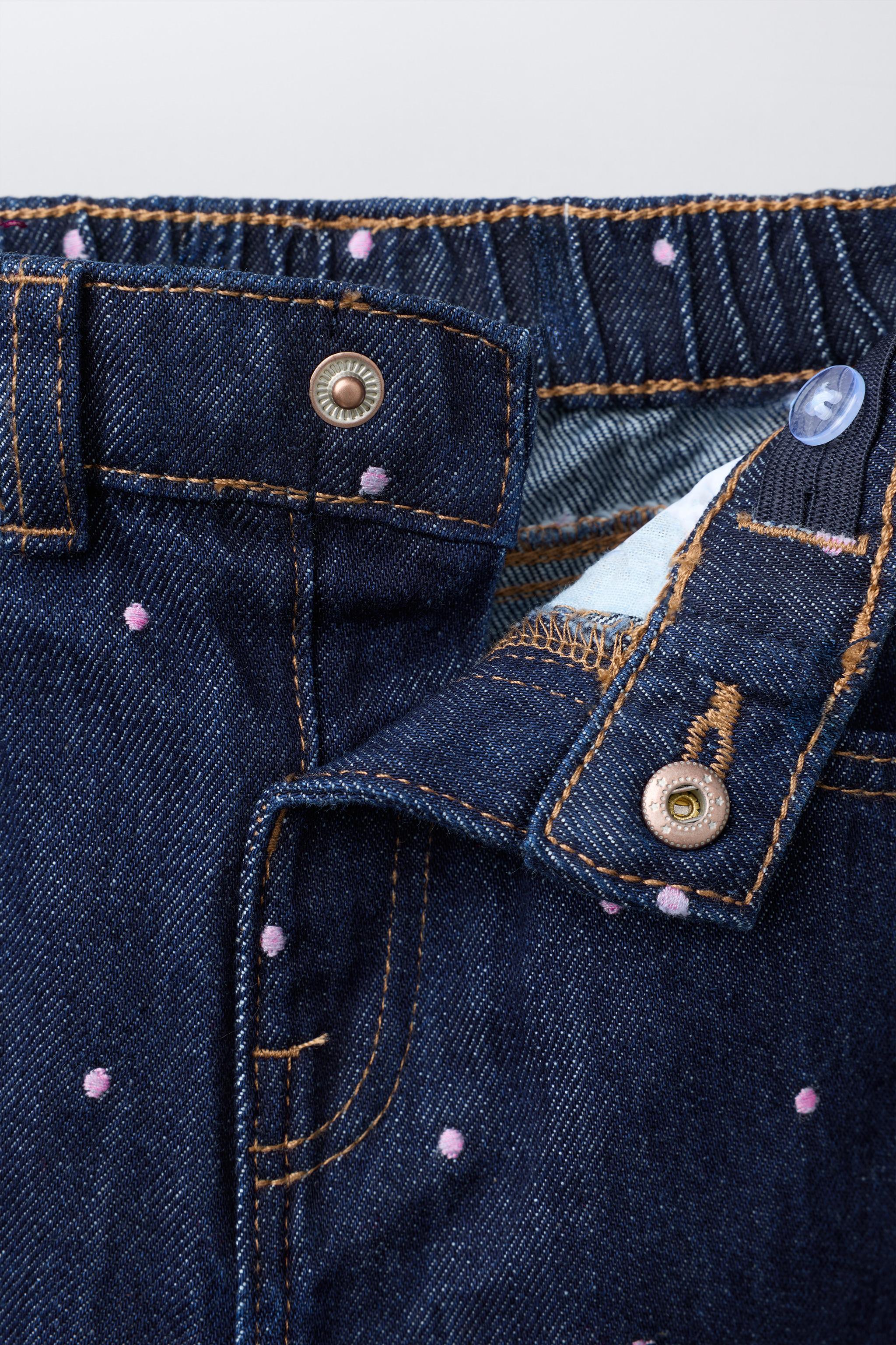 EMBROIDERED MOM FIT JEANS