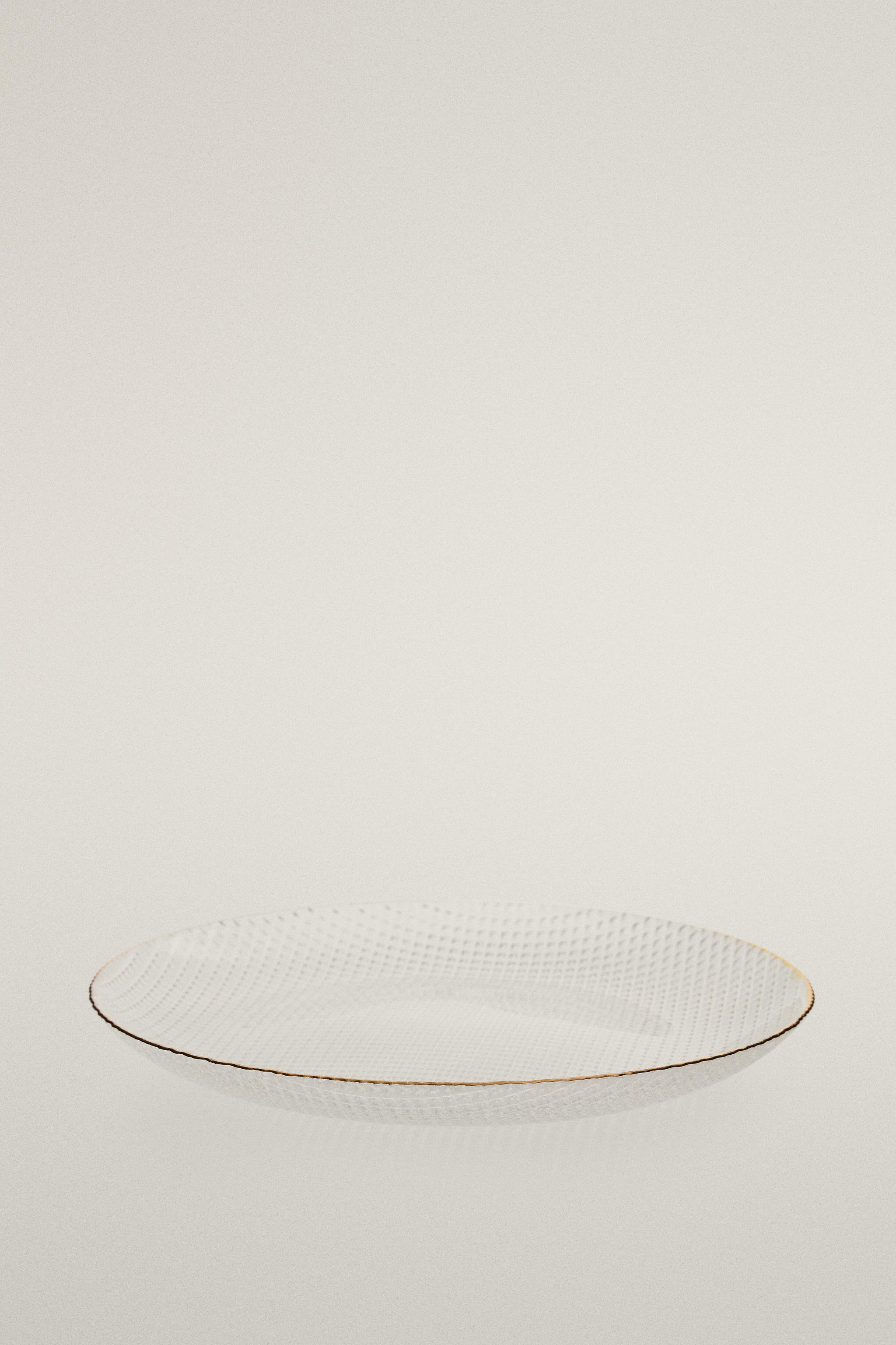 GLASS SERVICE PLATE WITH GEOMETRIC RELIEF AND RIM