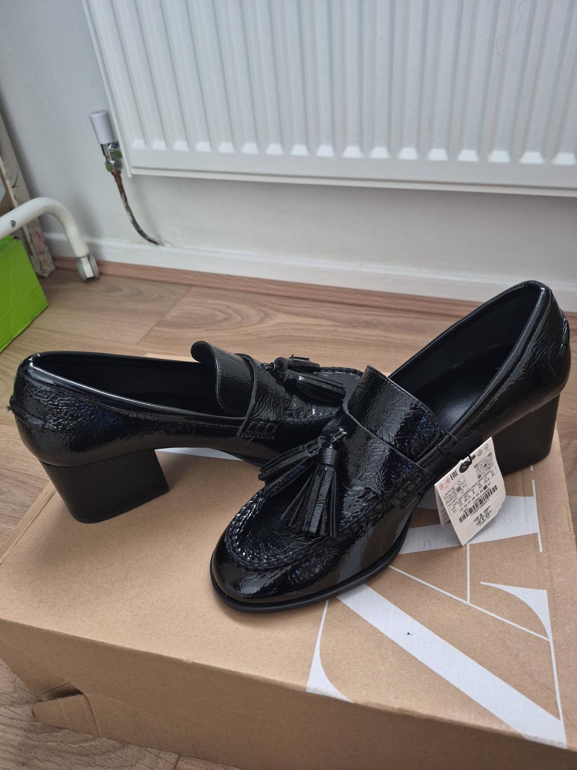 PATENT LOAFERS WITH TASSELS - Image 5