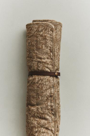 MORRIS & CO. ROLL-UP PET FLOOR BLANKET - Vanilla by Zara - Image 5