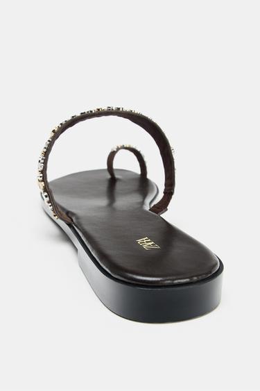 SANDALES PLATES À CLOUS - Marron de Zara - Image 5