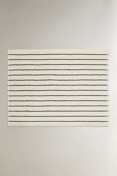 TAPIS DE BAIN RAYURES COULEUR - Bleu marine de Zara