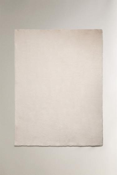 FAUX FUR THROW - بيج فاتح الخاص بـ Zara