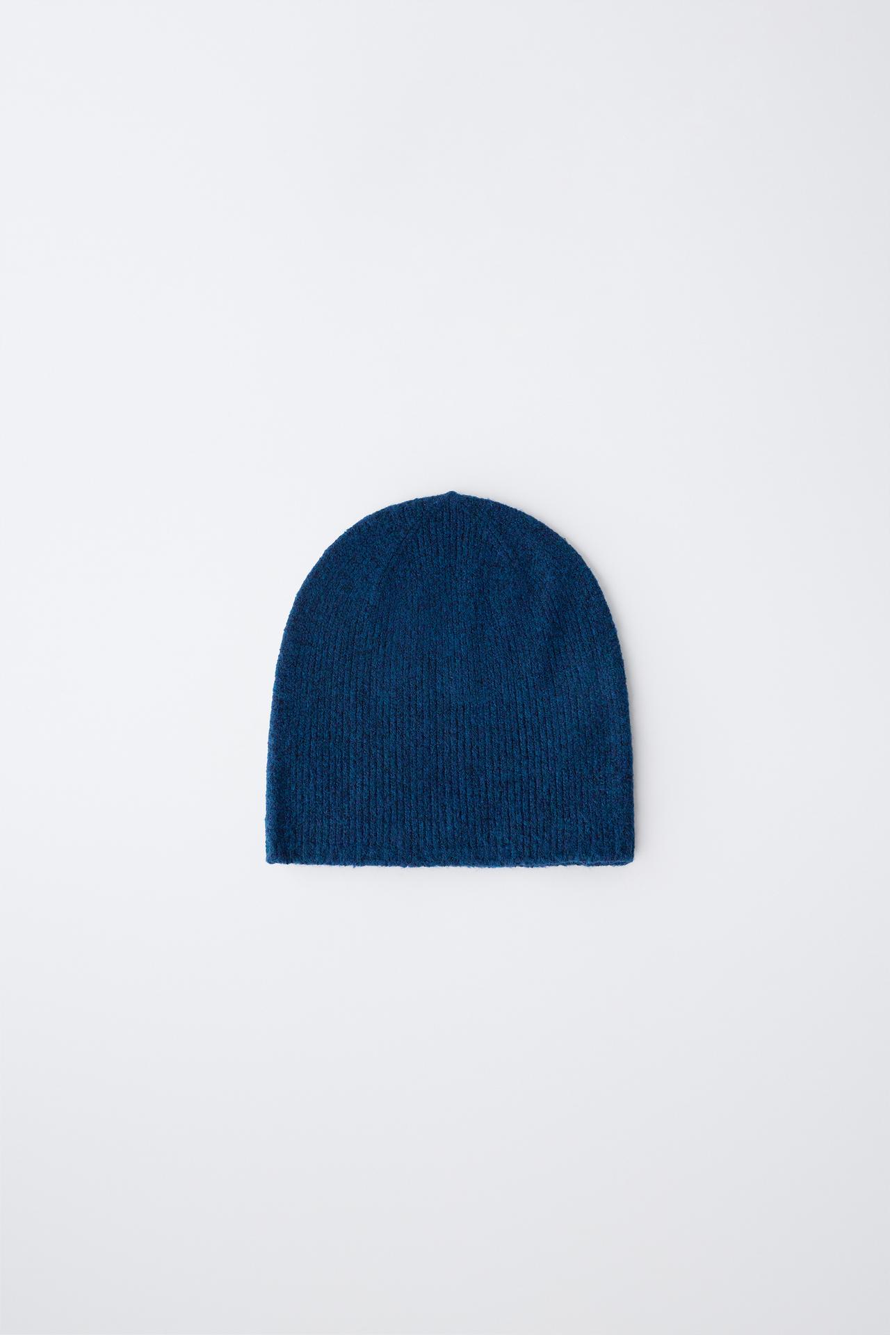 FINE-KNIT BEANIE — Duck blue