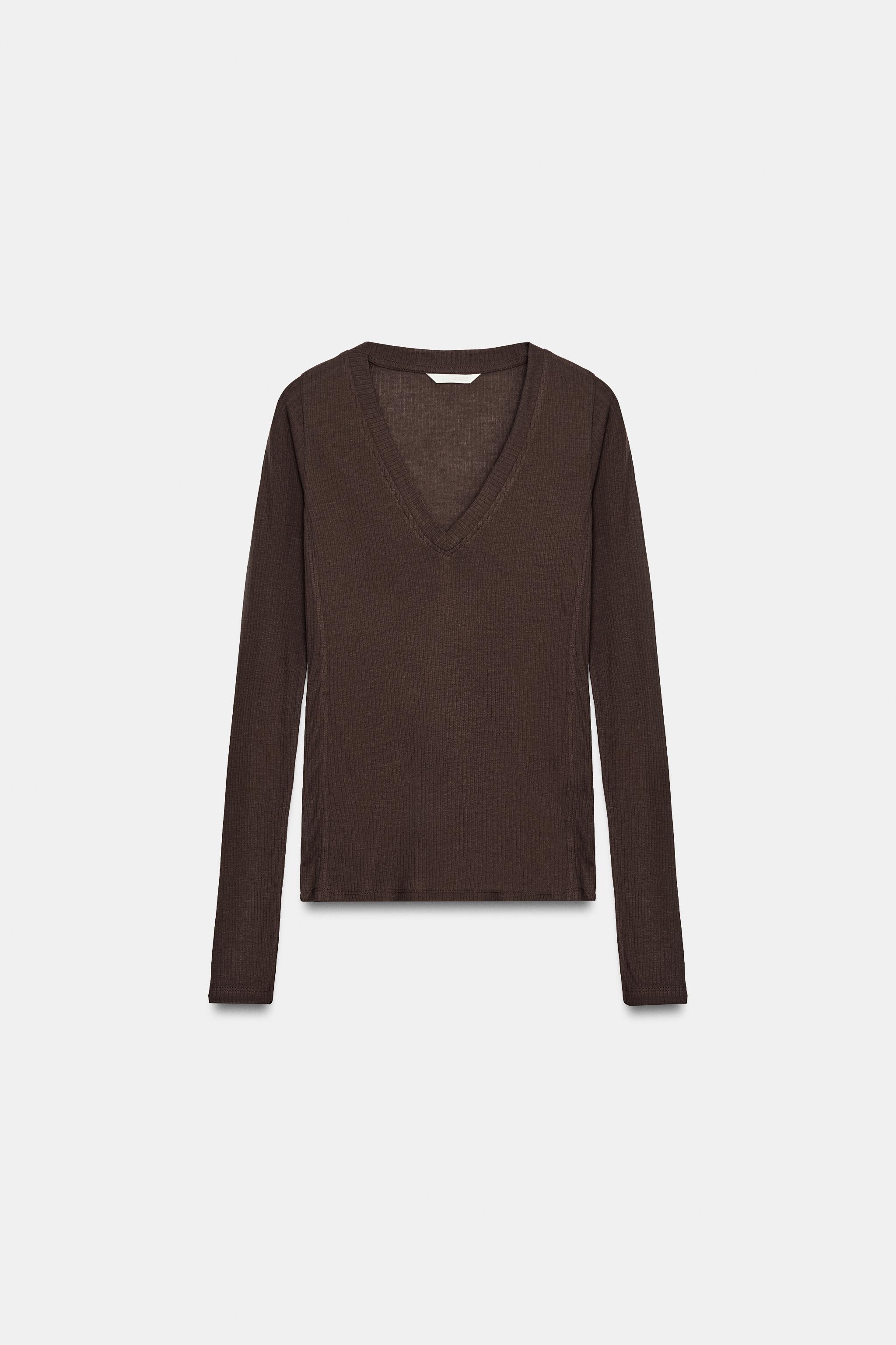 RIBBED V-NECK T-SHIRT