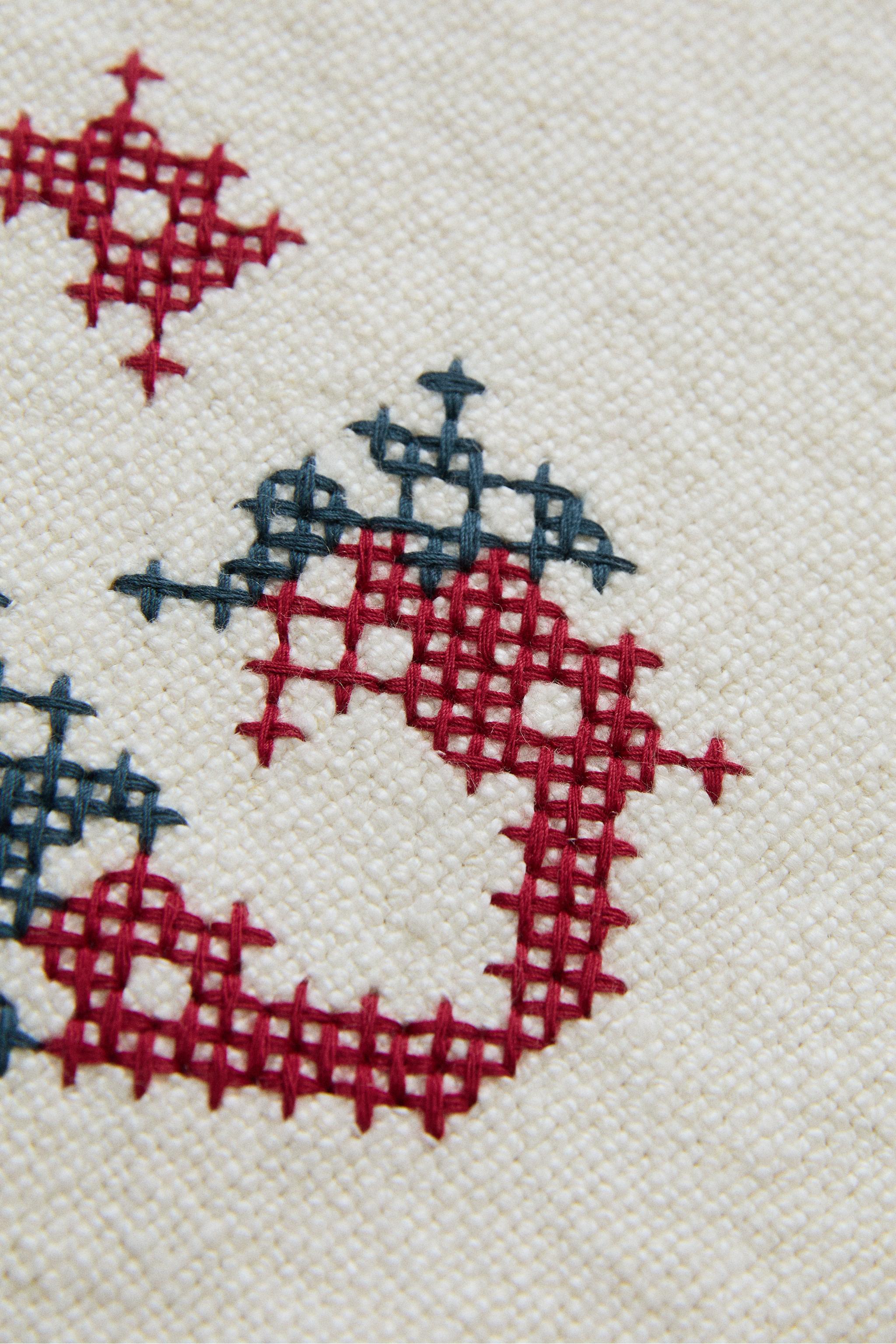 LETTER G EMBROIDERED LINEN CUSHION — Ecru