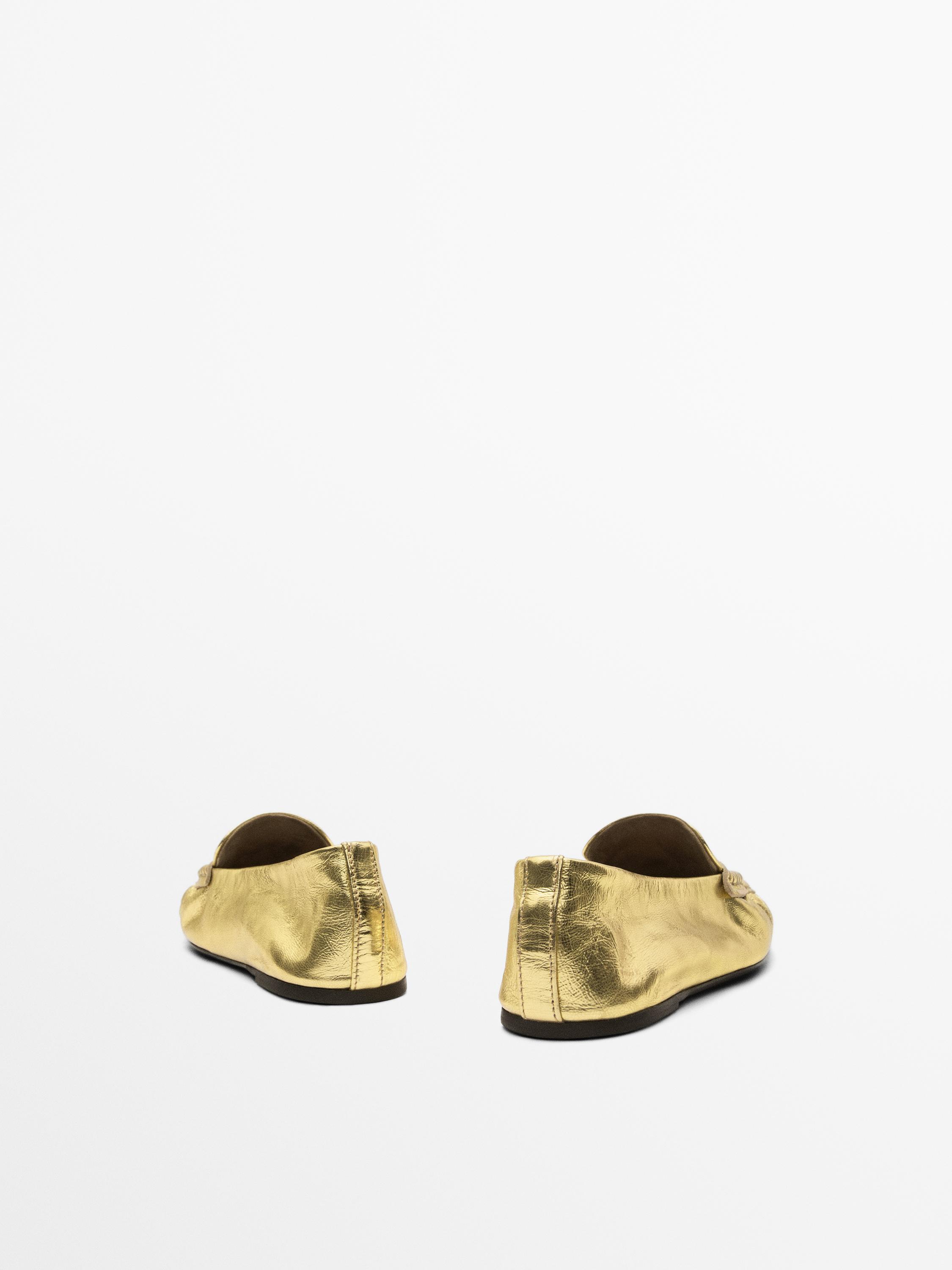 Mocassins dorés avec patte