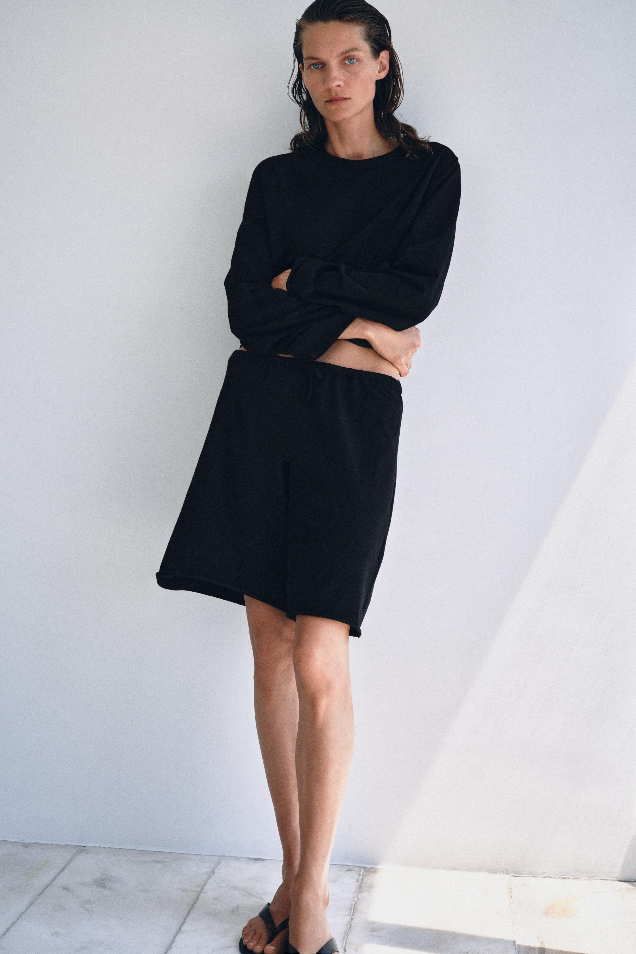 LONG SLEEVE RAGLAN T-SHIRT — Black