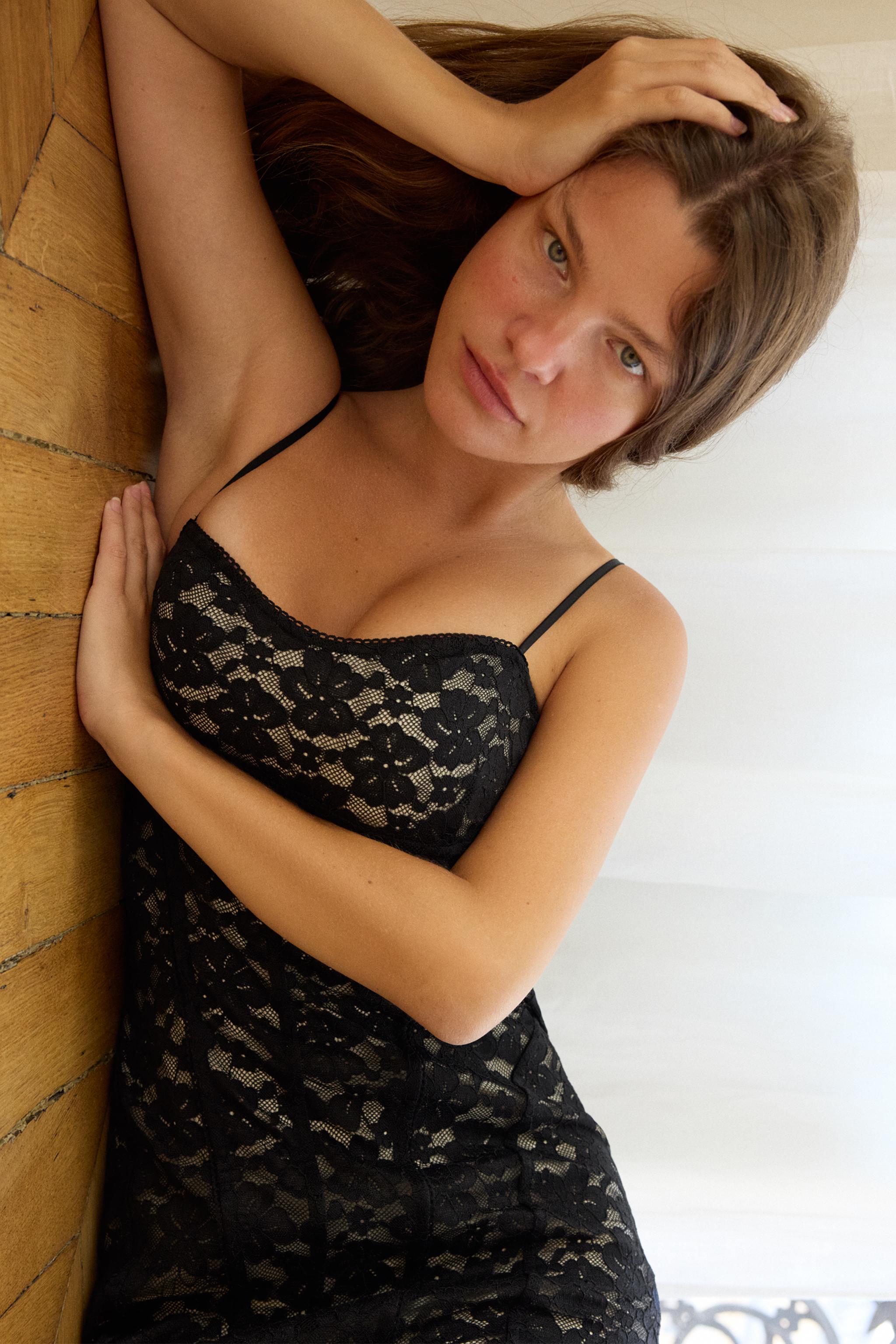 Zara DANTELLİ KISA ELBİSE görsel 4