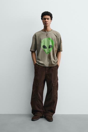 CAMISETA RELAXED FIT ESTAMPADO COMBINADO - Khaki de Zara - Imagen 0