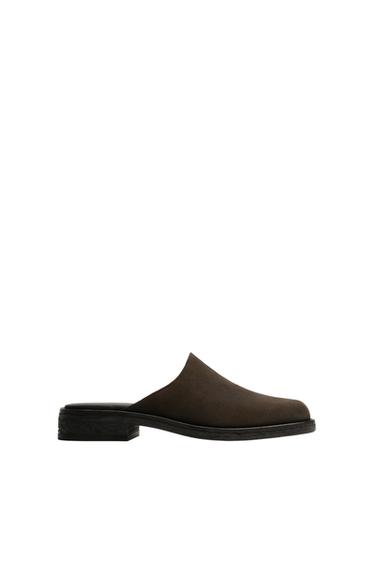 ZUECO PIEL - Marrón de Zara