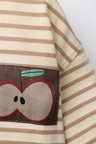 T-SHIRT À RAYURES AVEC PIÈCE POMME - Beige-marron de Zara - Image 3