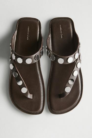 Sandalia piel con tachas - Marrón de Zara - Imagen 0