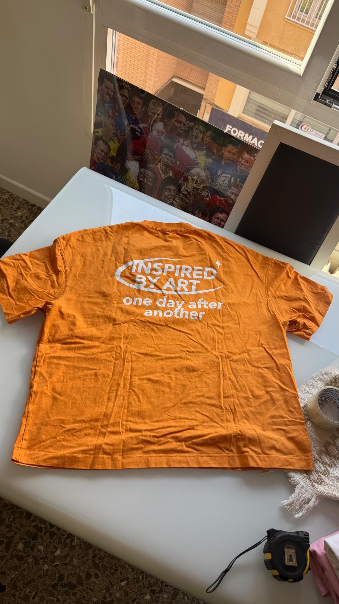 T-SHIRT WITH CONTRAST PRINT - Image 2