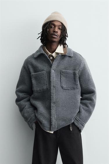 OVERSHIRT MIT LAMMFELLIMITAT UND TASCHEN - Blau / Grau von Zara