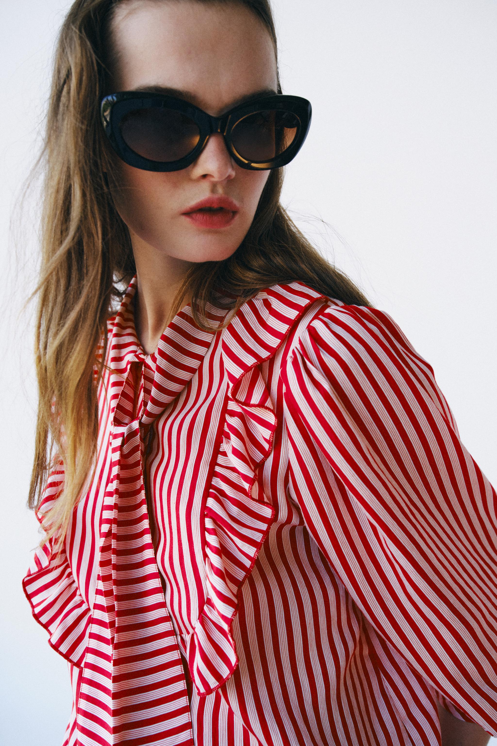 STRIPED TIE-NECK BLOUSE