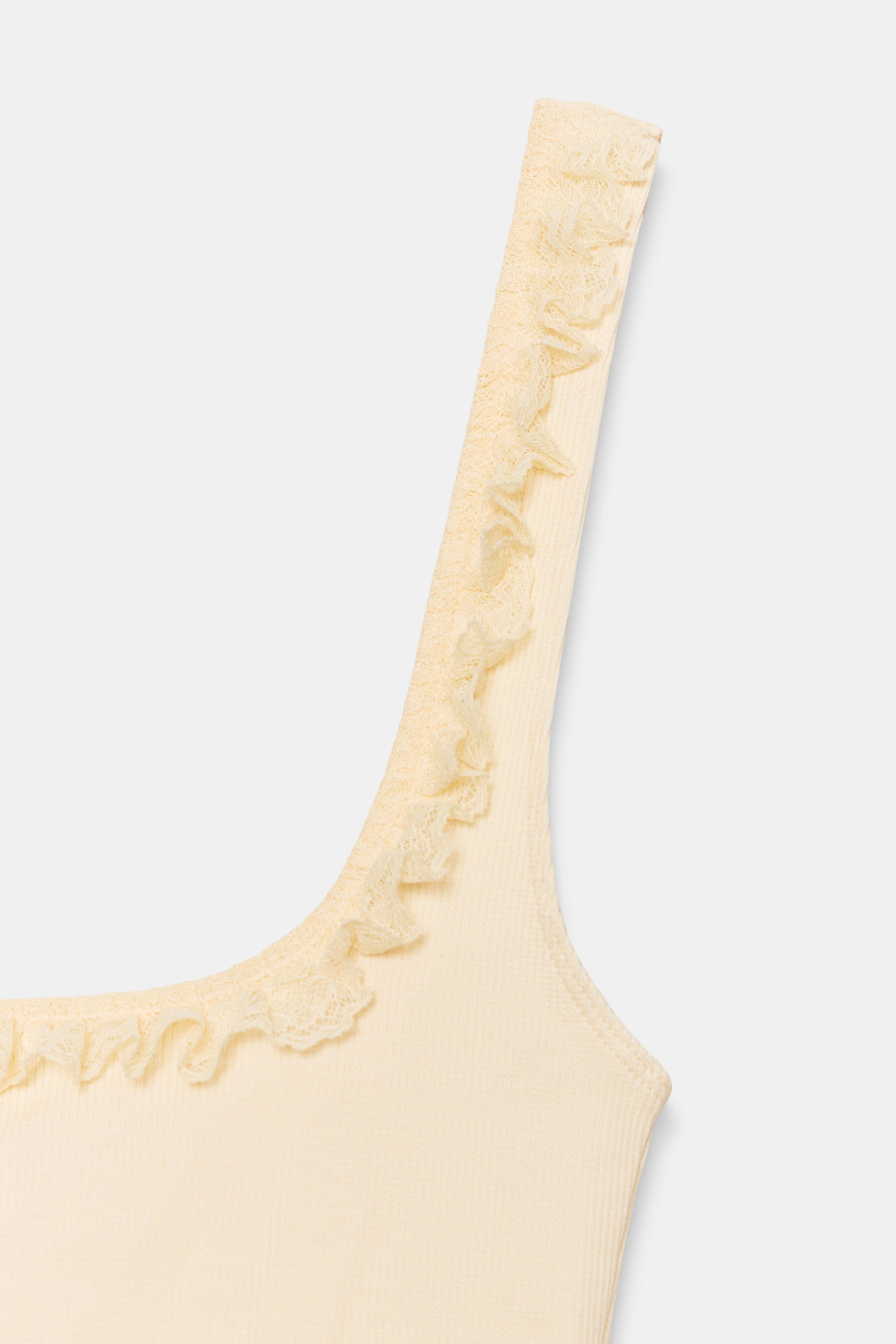 RIBBED RUFFLE TOP