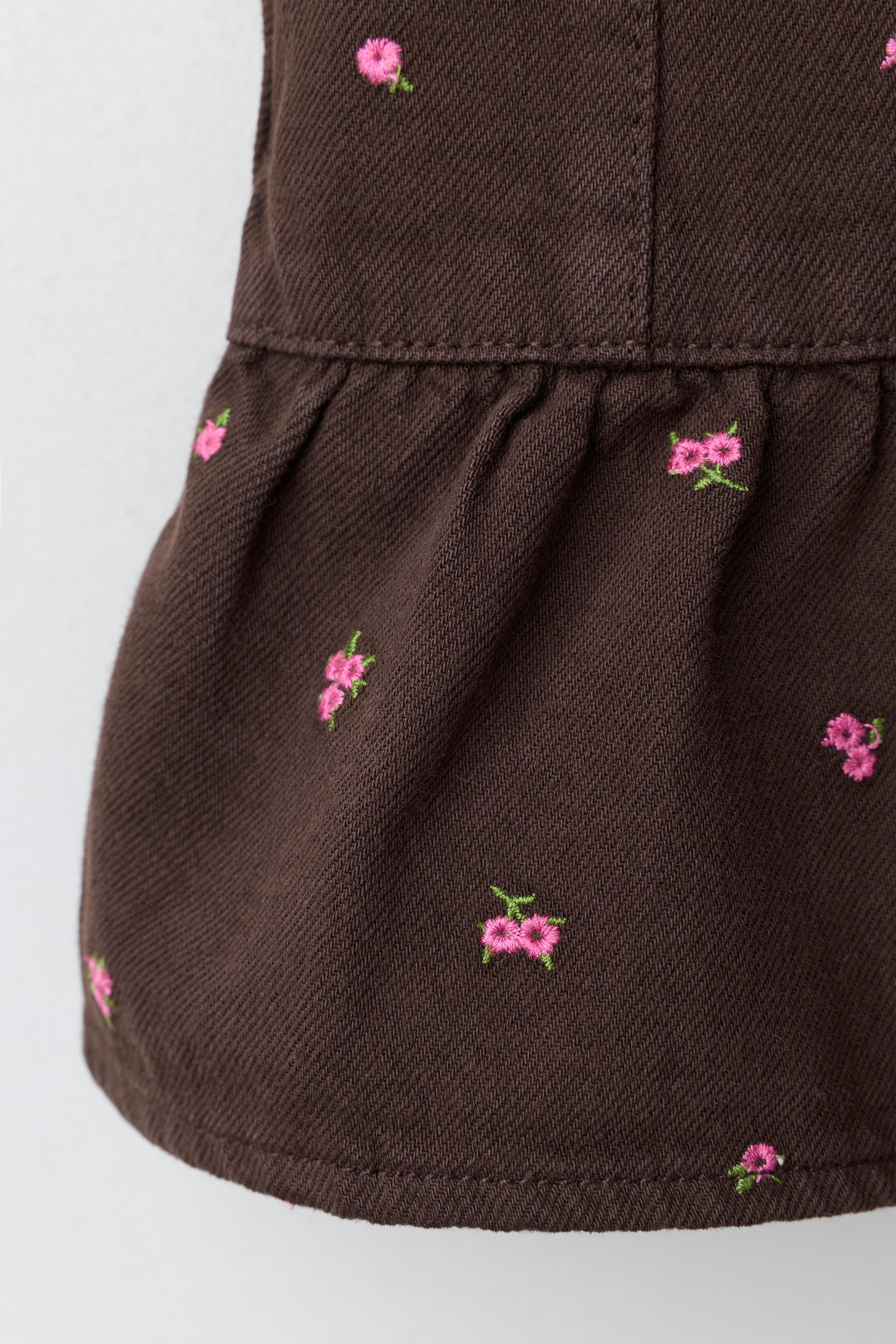 EMBROIDERED FLOWER TWILL PINAFORE