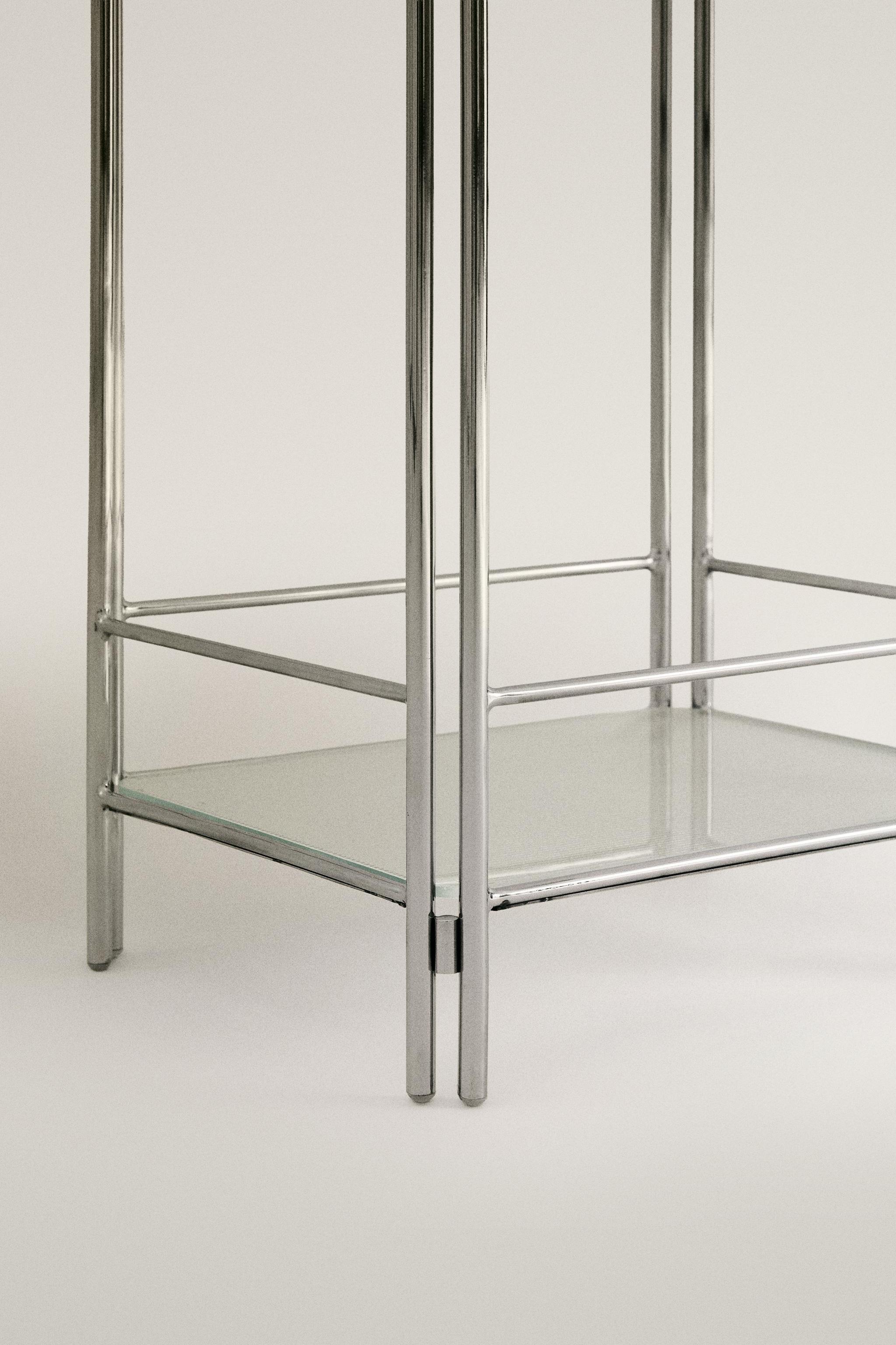 MEUBLE DE RANGEMENT EN ACIER ET VERRE
