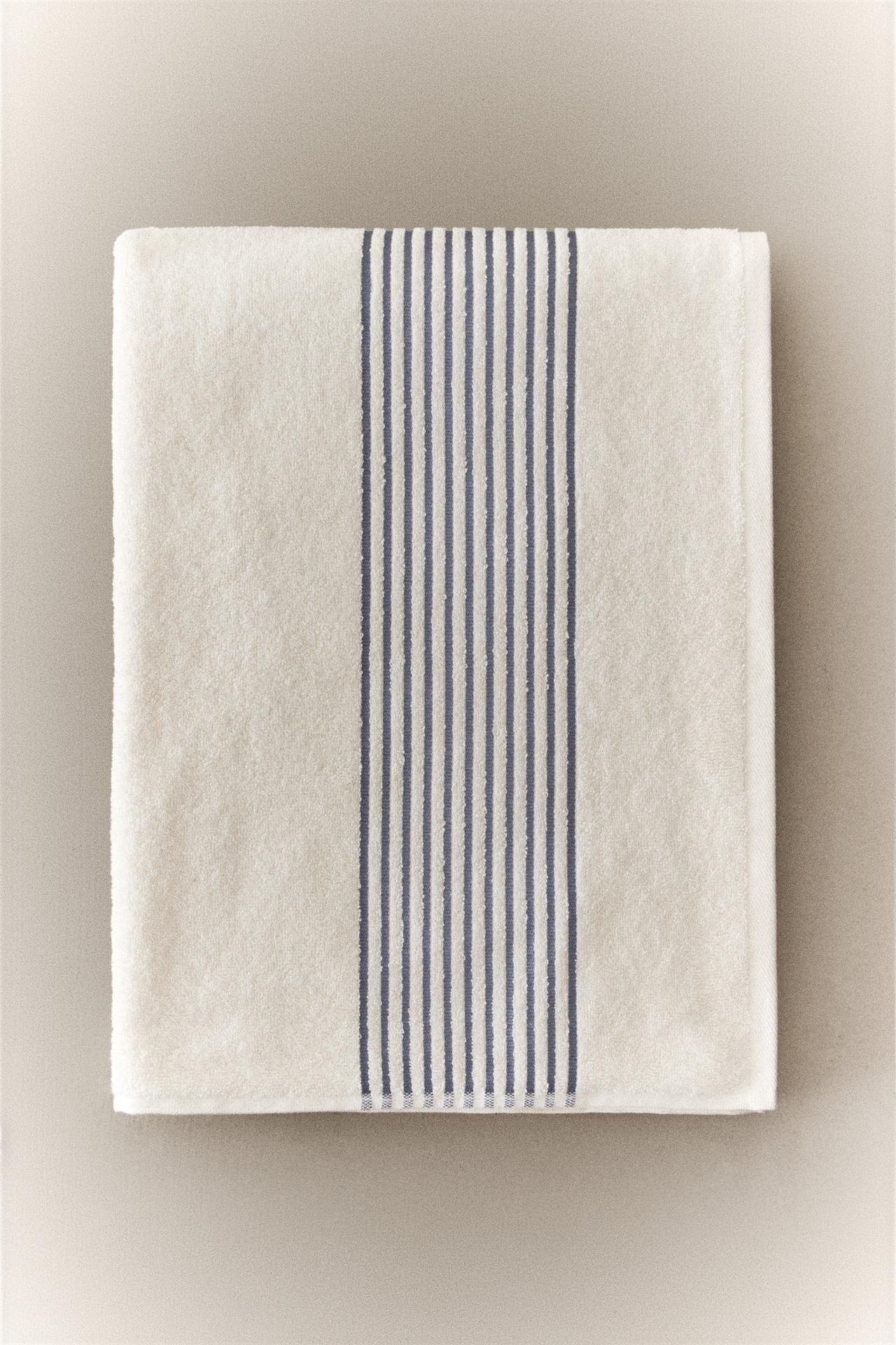 COTTON BATH TOWEL WITH STRIPED BORDER — Dusty blue