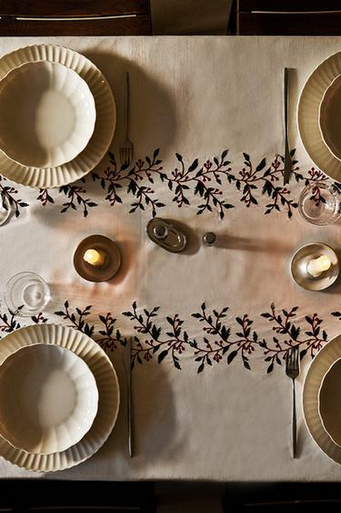 COTTON CHRISTMAS TABLECLOTH WITH BERRIES - Green by Zara - Image 5