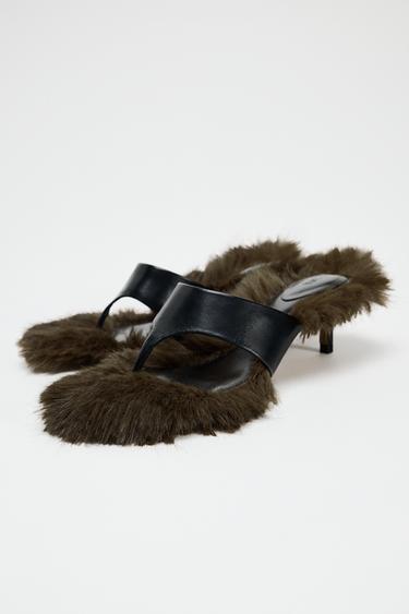 SANDALES À TALONS EN CUIR AVEC EFFET FOURRURE ÉDITION LIMITÉE - Noir de Zara - Image 2